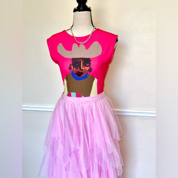 Zara graphic bodysuit (L); Pink tutu skirt (L) - Picture 1 of 5